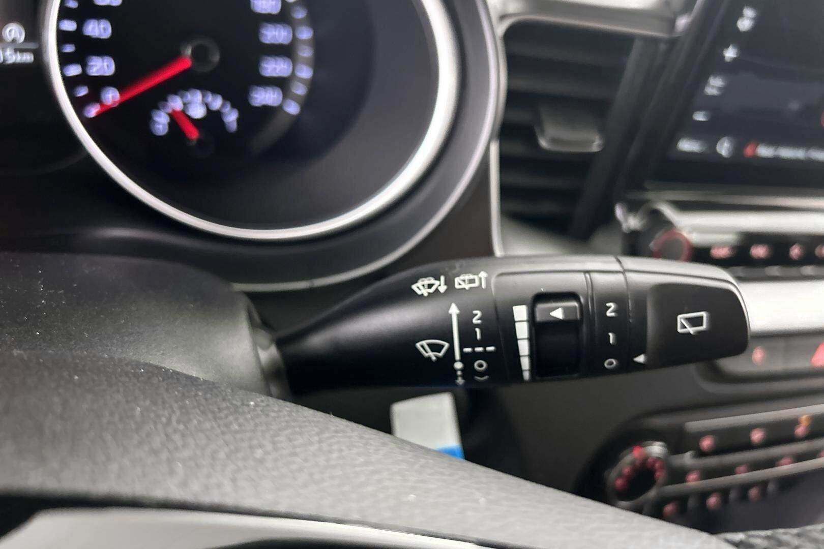 Kia Ceed iso kuva 24