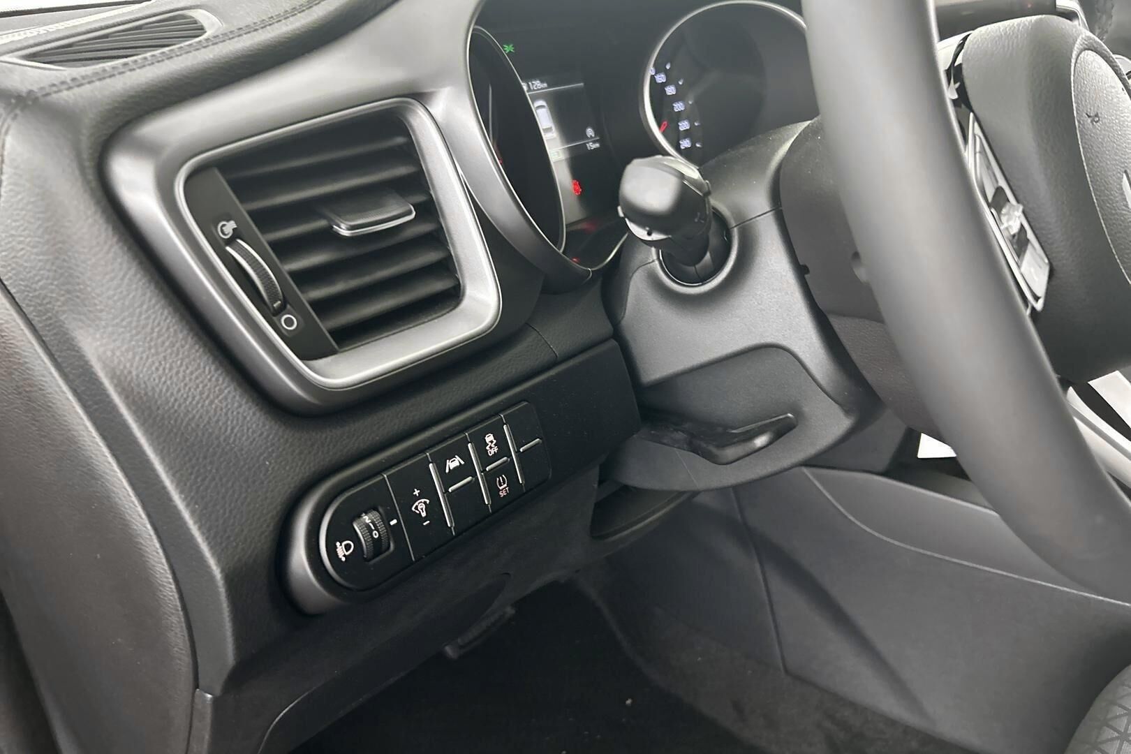 Kia Ceed iso kuva 30