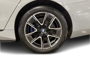 BMW i4 esikatselu 11