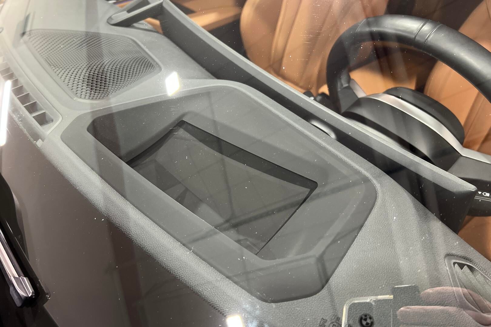 BMW i4 iso kuva 21