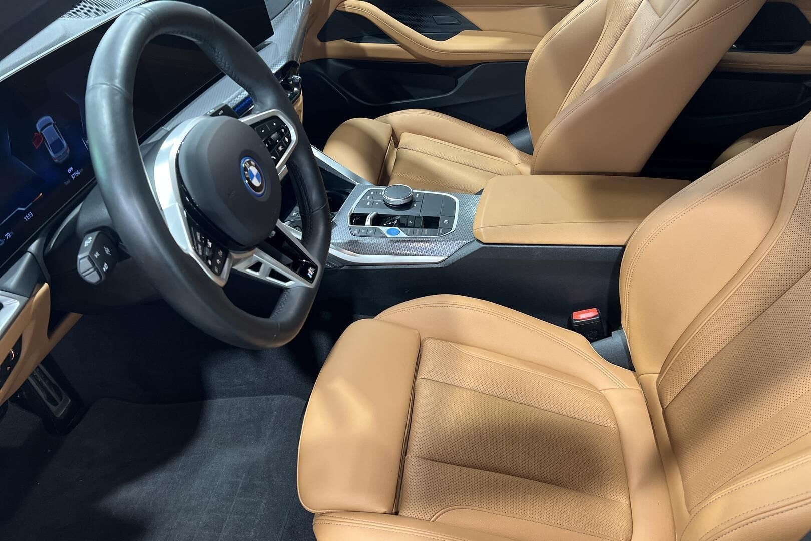 BMW i4 iso kuva 7
