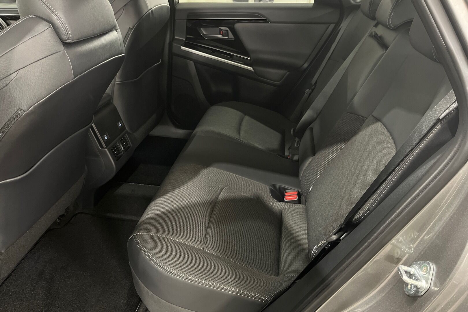 Toyota bZ4X iso kuva 8