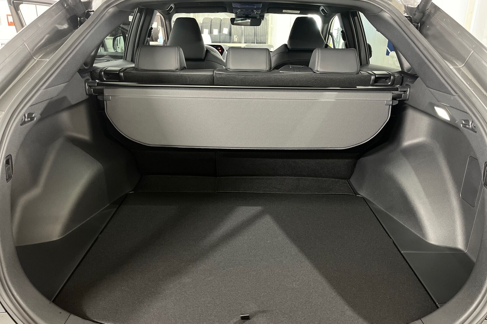 Toyota bZ4X iso kuva 9