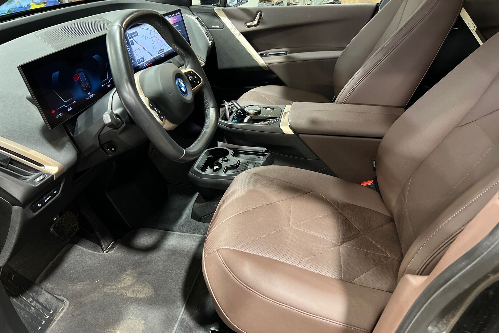 BMW IX iso kuva 8