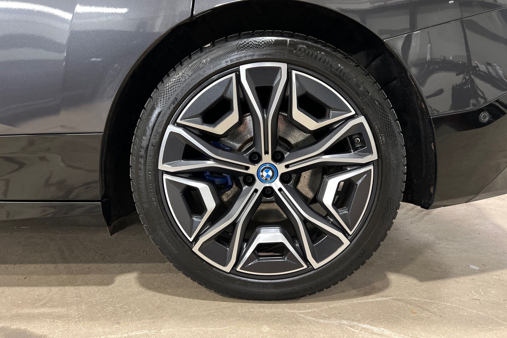 BMW IX iso kuva 9