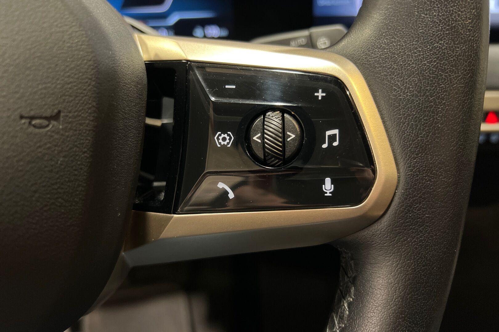 BMW IX iso kuva 12