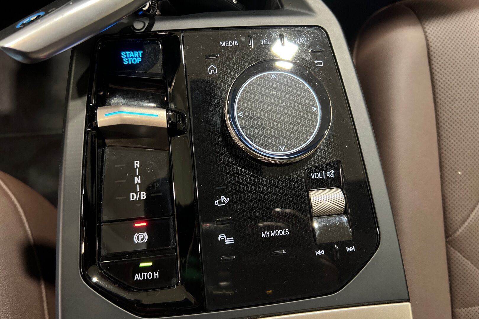 BMW IX iso kuva 13