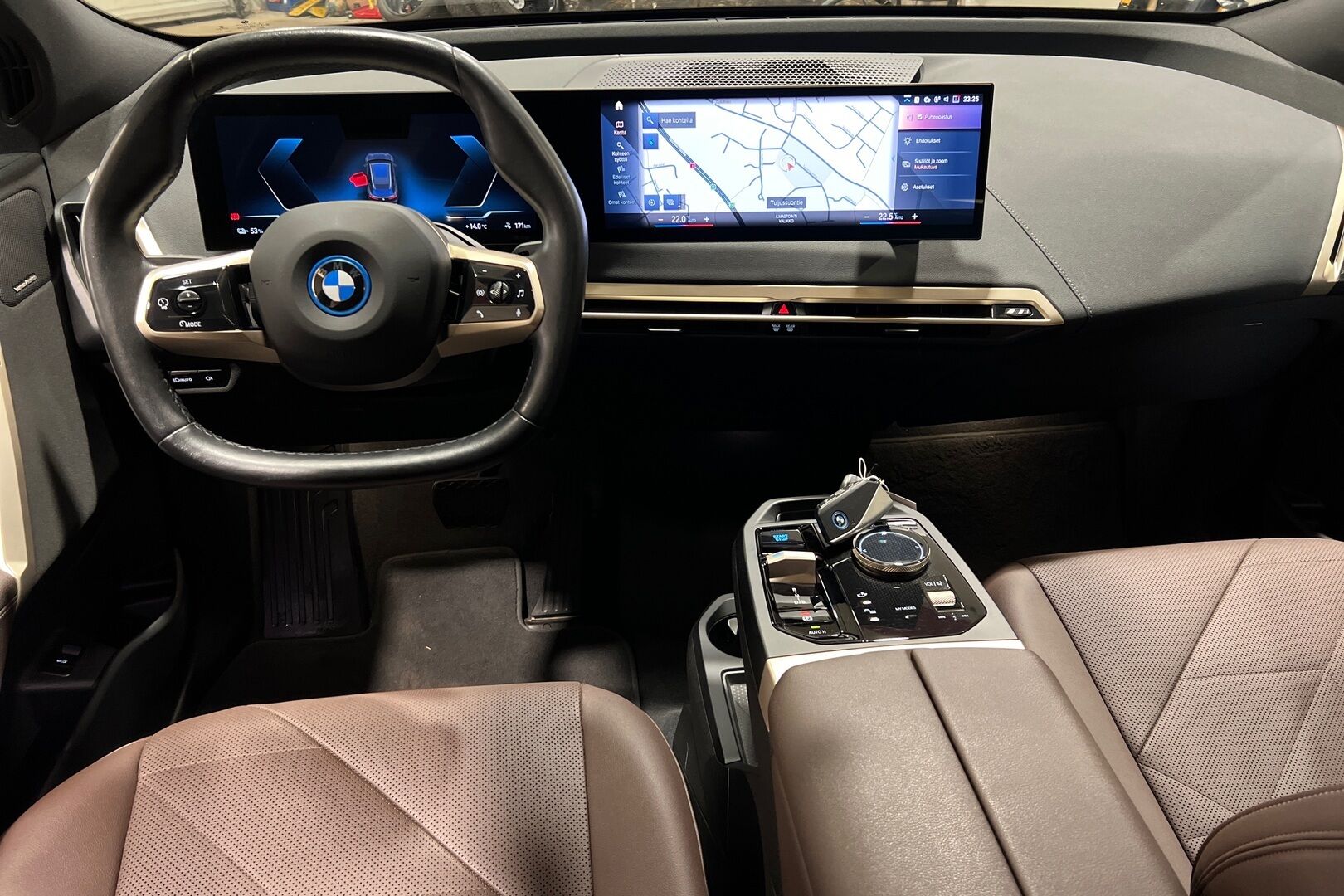 BMW IX iso kuva 5