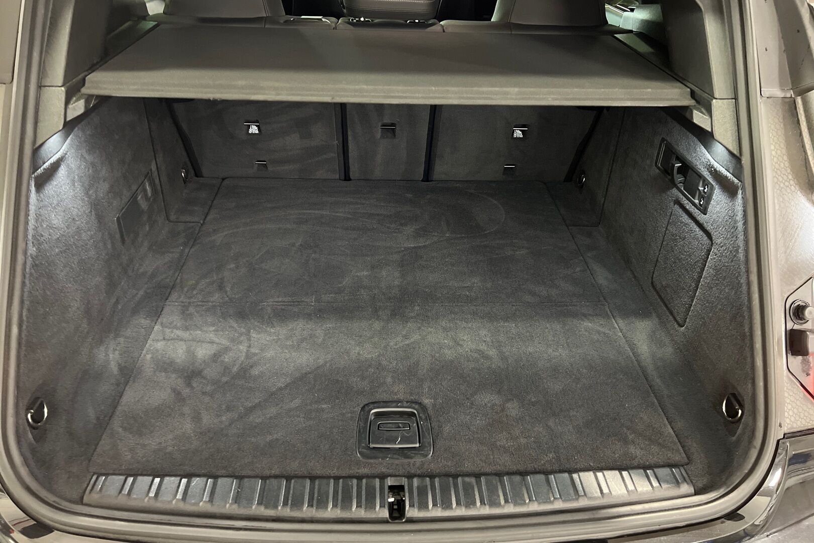BMW iX iso kuva 10