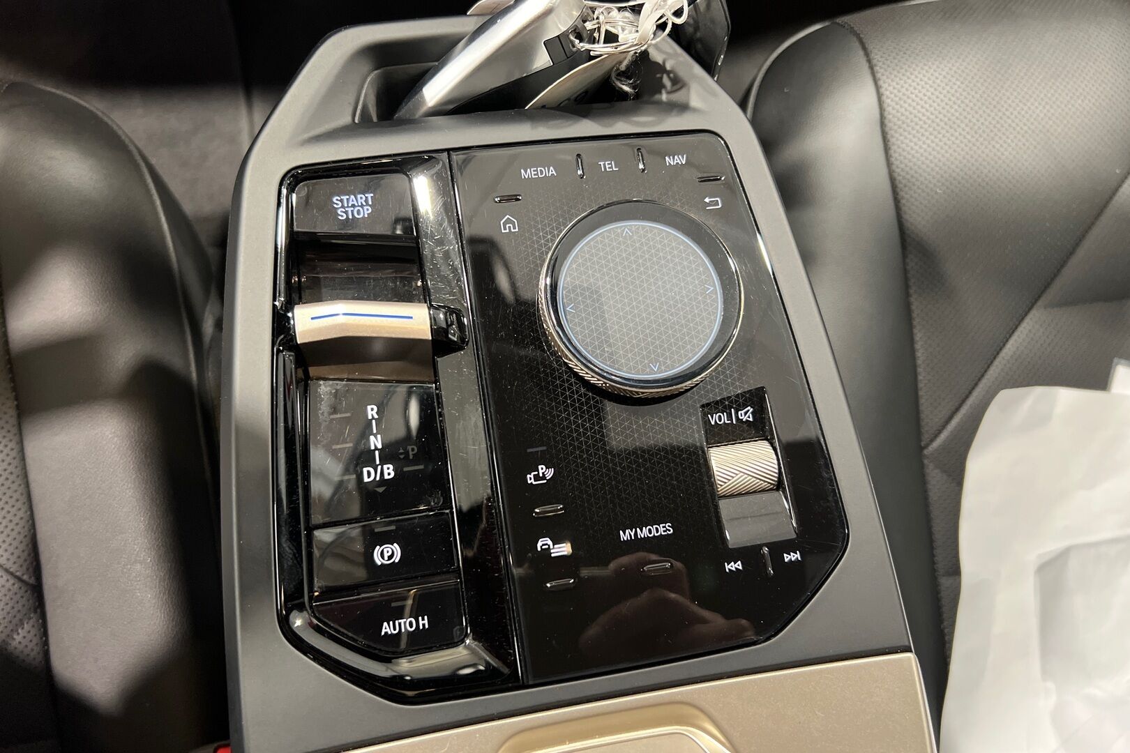BMW iX iso kuva 15