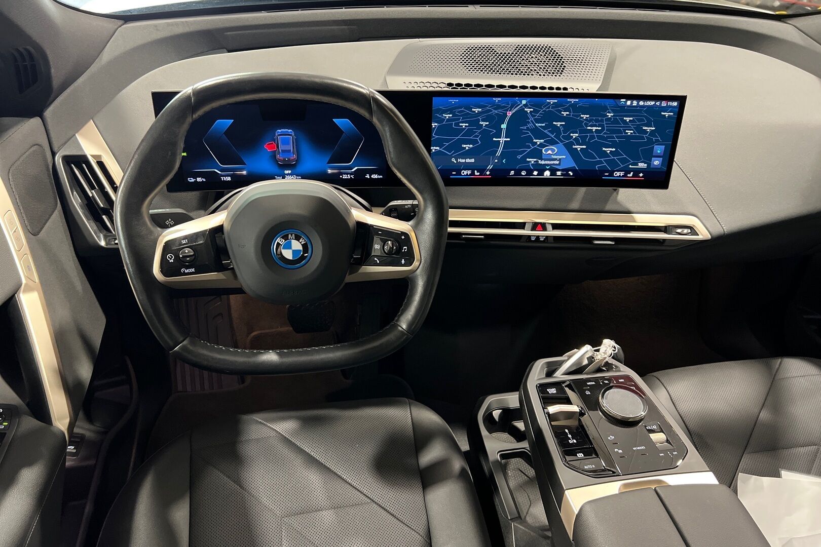 BMW iX iso kuva 6