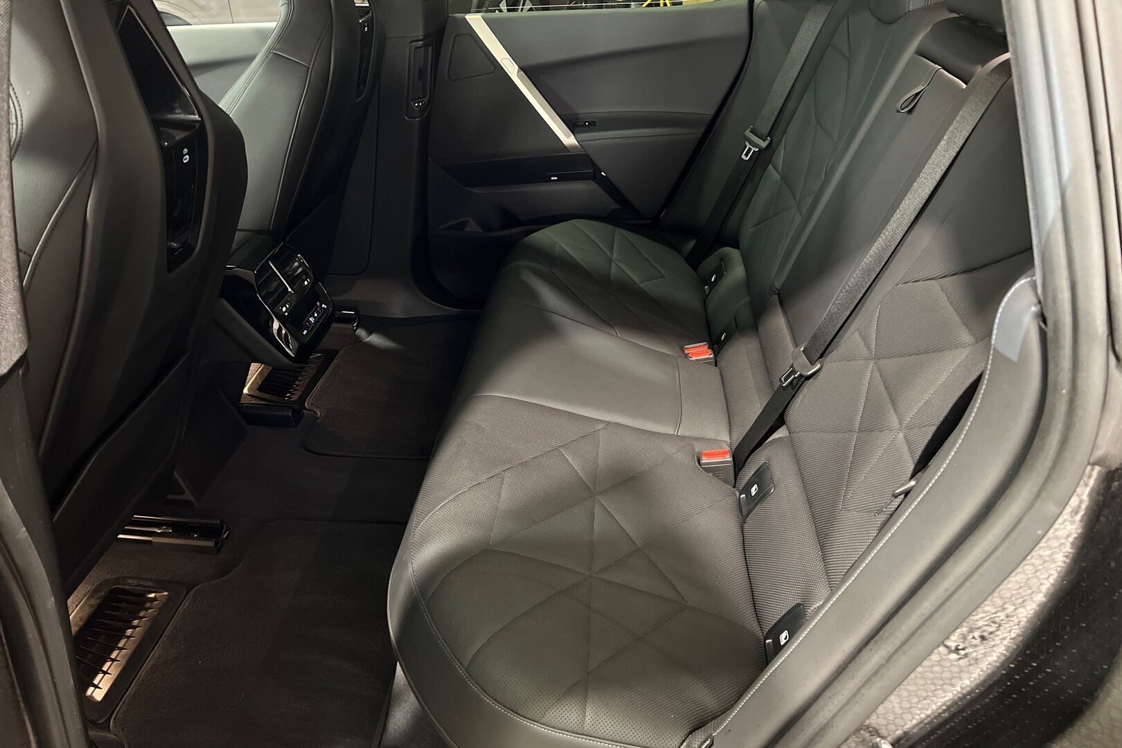BMW iX iso kuva 8