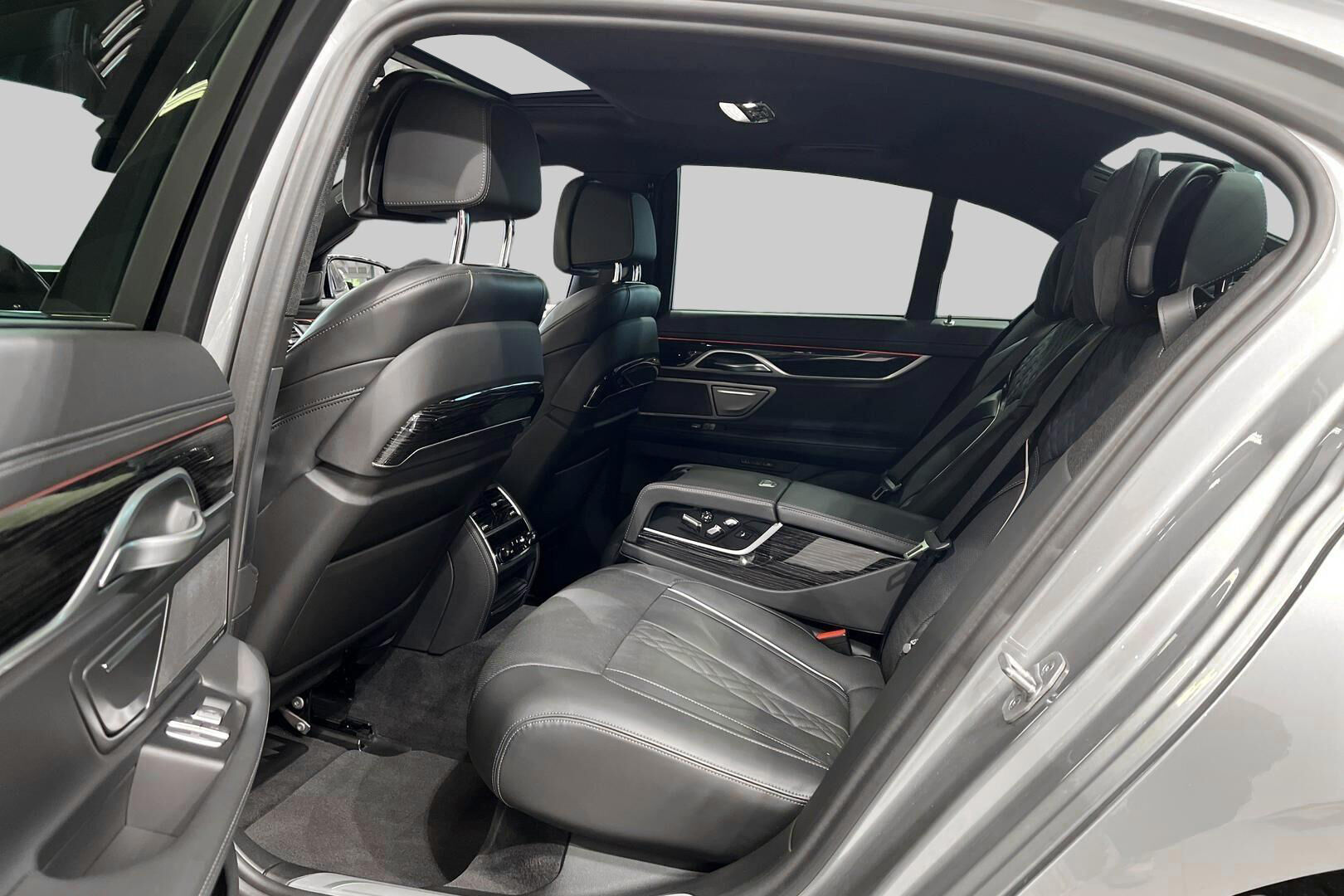 BMW 7-SARJA iso kuva 10