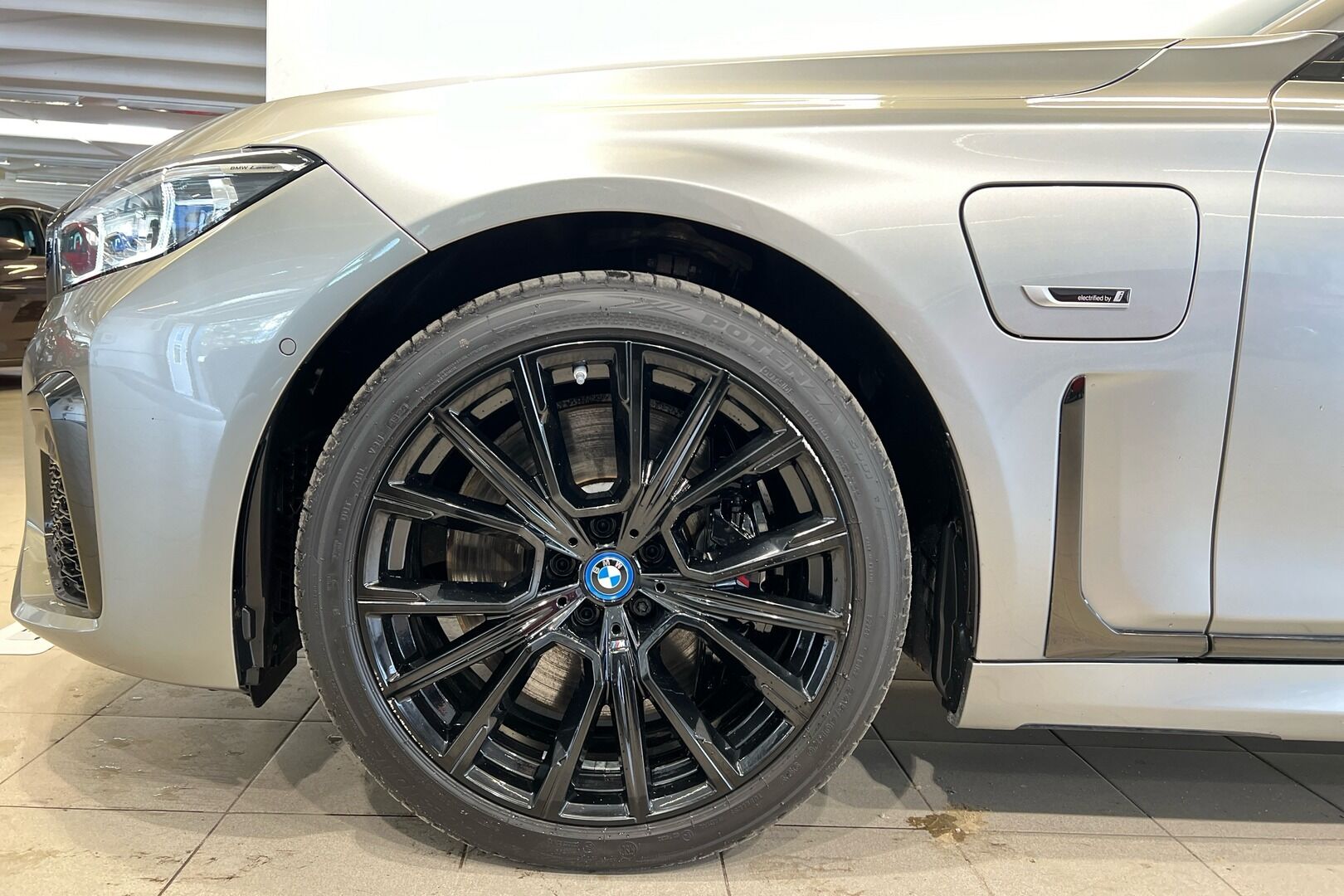 BMW 7-SARJA iso kuva 10