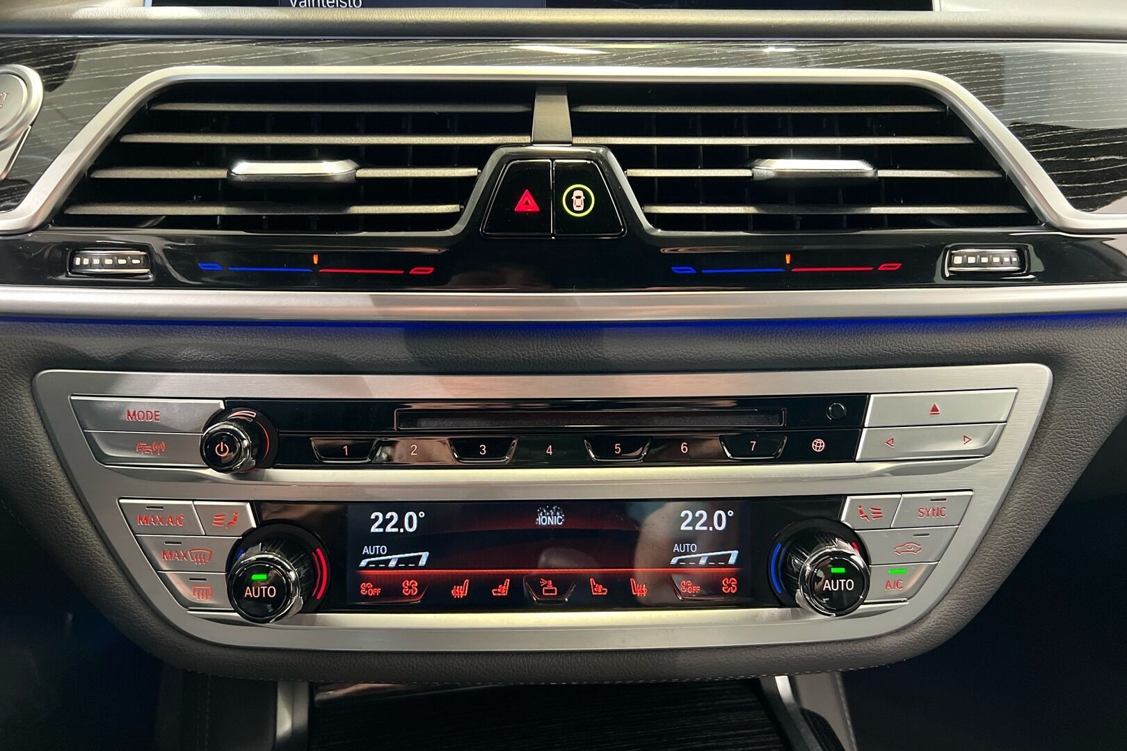 BMW 7-SARJA iso kuva 17