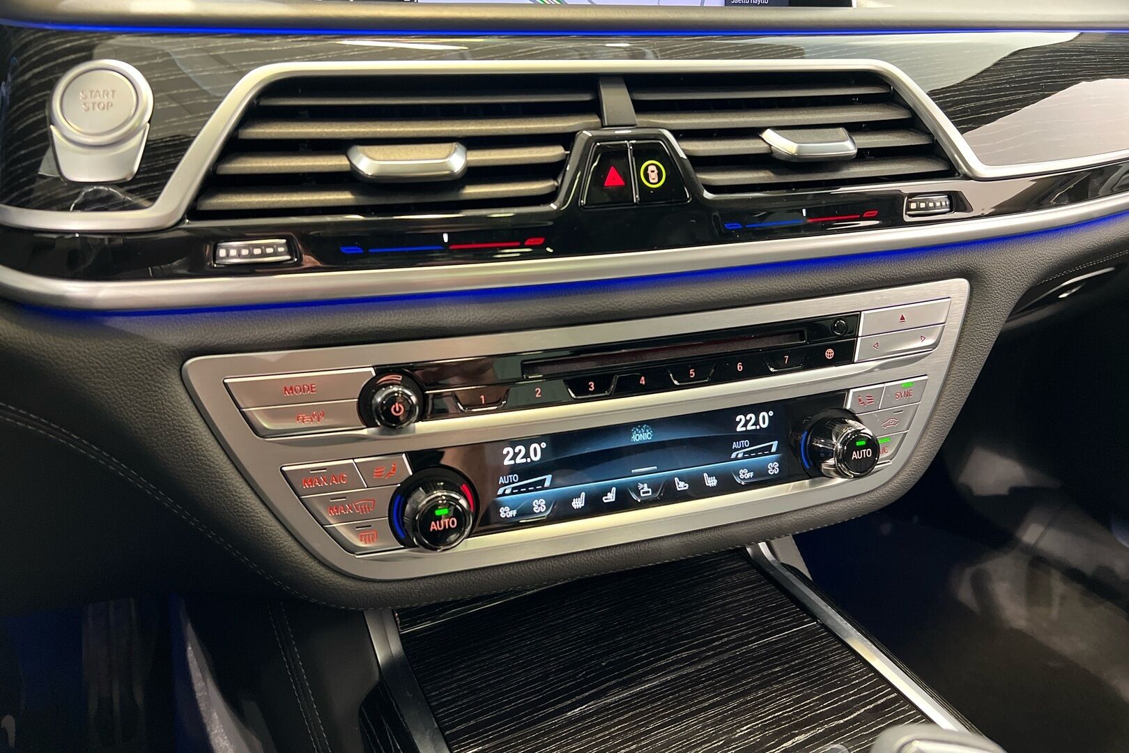 BMW 7-SARJA iso kuva 15