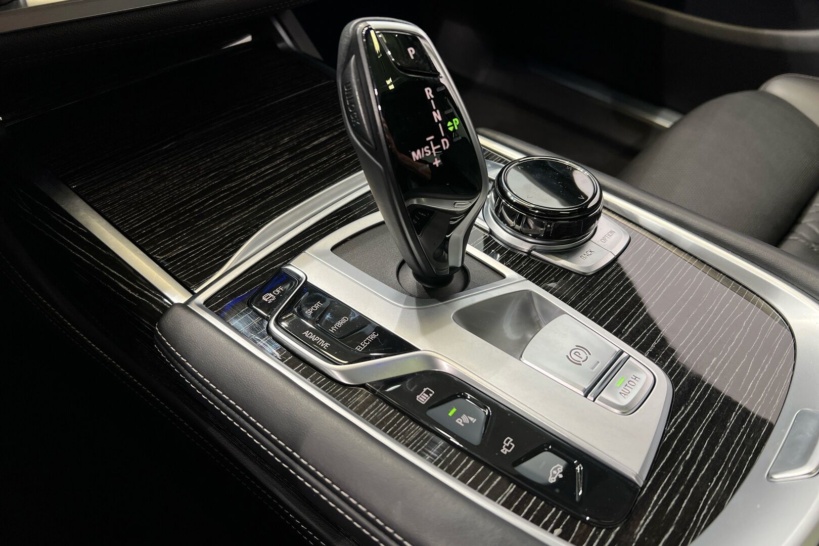 BMW 7-SARJA iso kuva 16