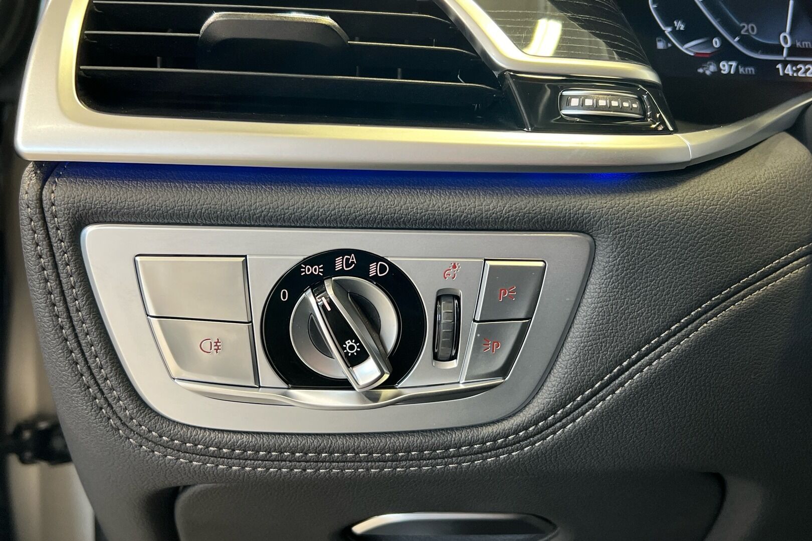 BMW 7-SARJA iso kuva 19