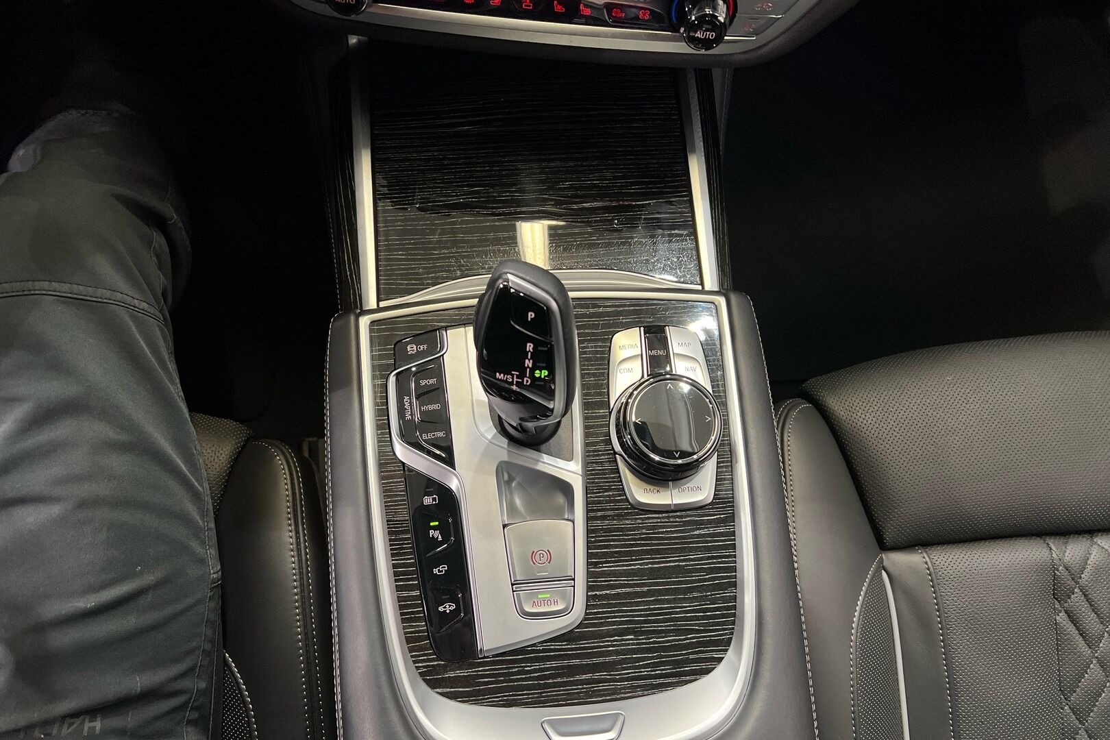 BMW 7-SARJA iso kuva 20