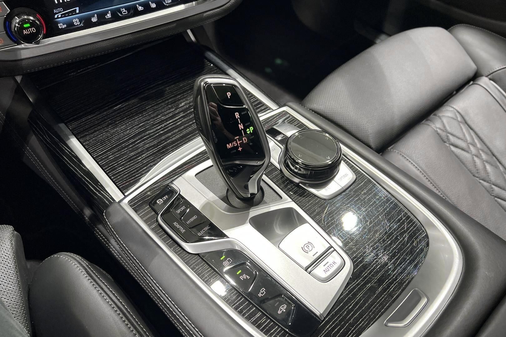 BMW 7-SARJA iso kuva 23