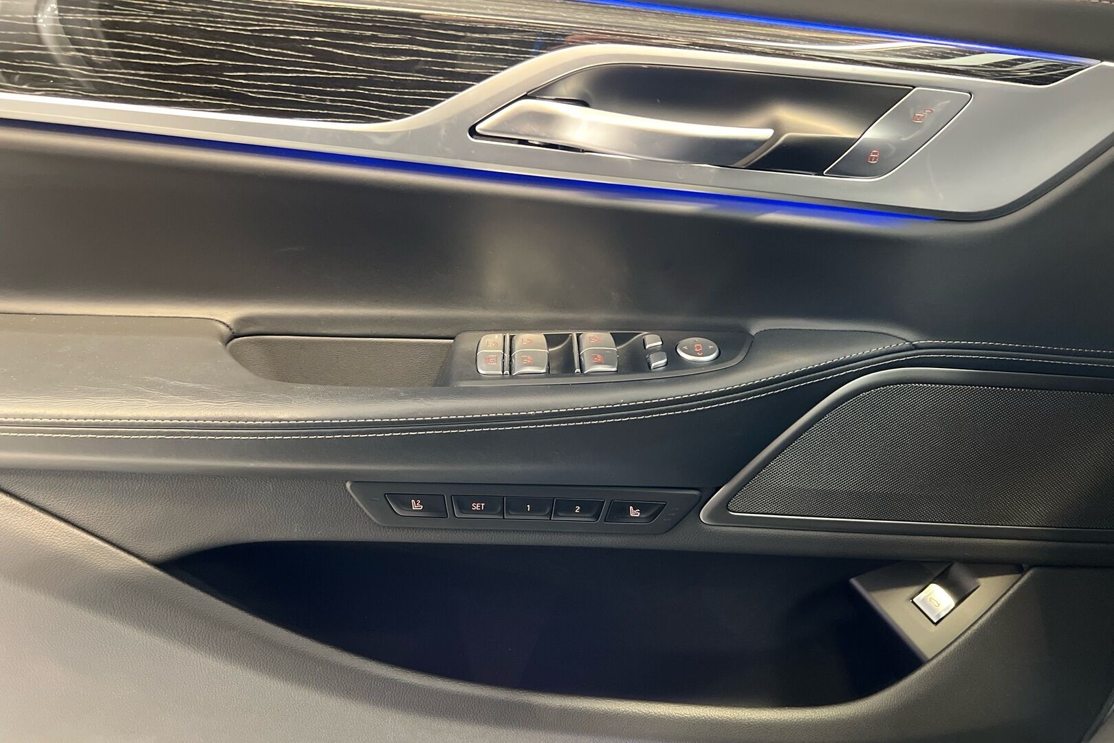 BMW 7-SARJA iso kuva 20