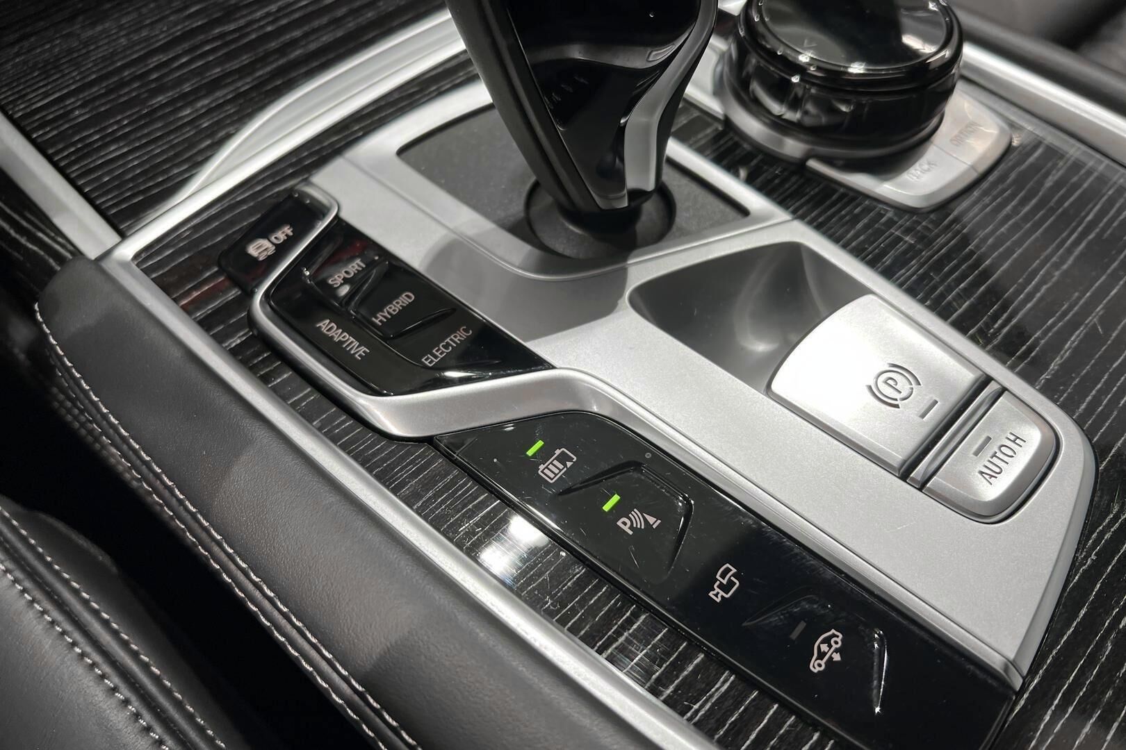 BMW 7-SARJA iso kuva 24