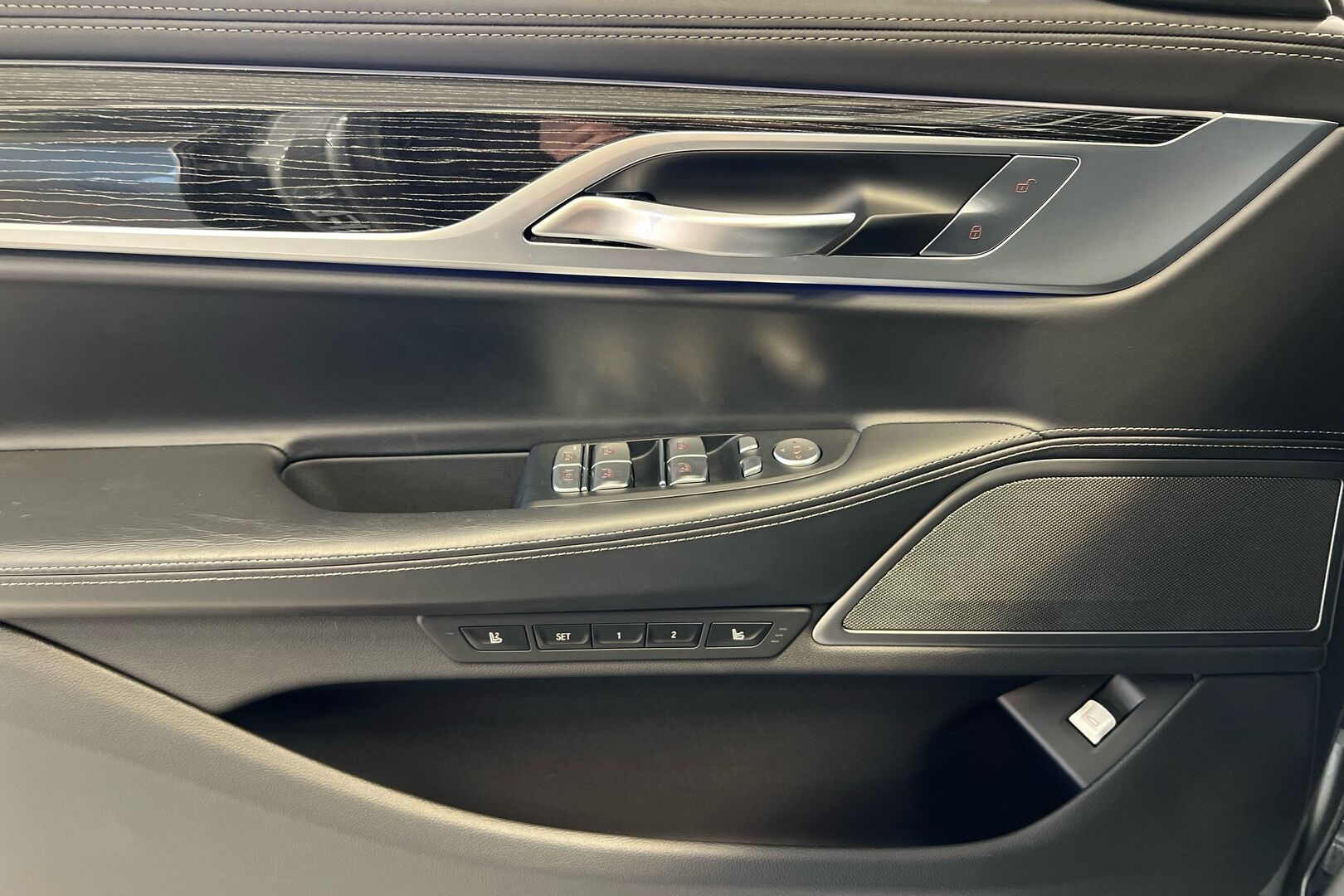 BMW 7-SARJA iso kuva 22