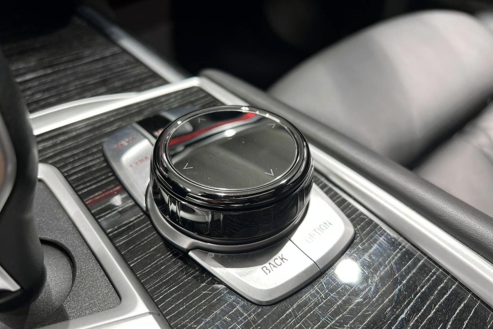 BMW 7-SARJA iso kuva 26