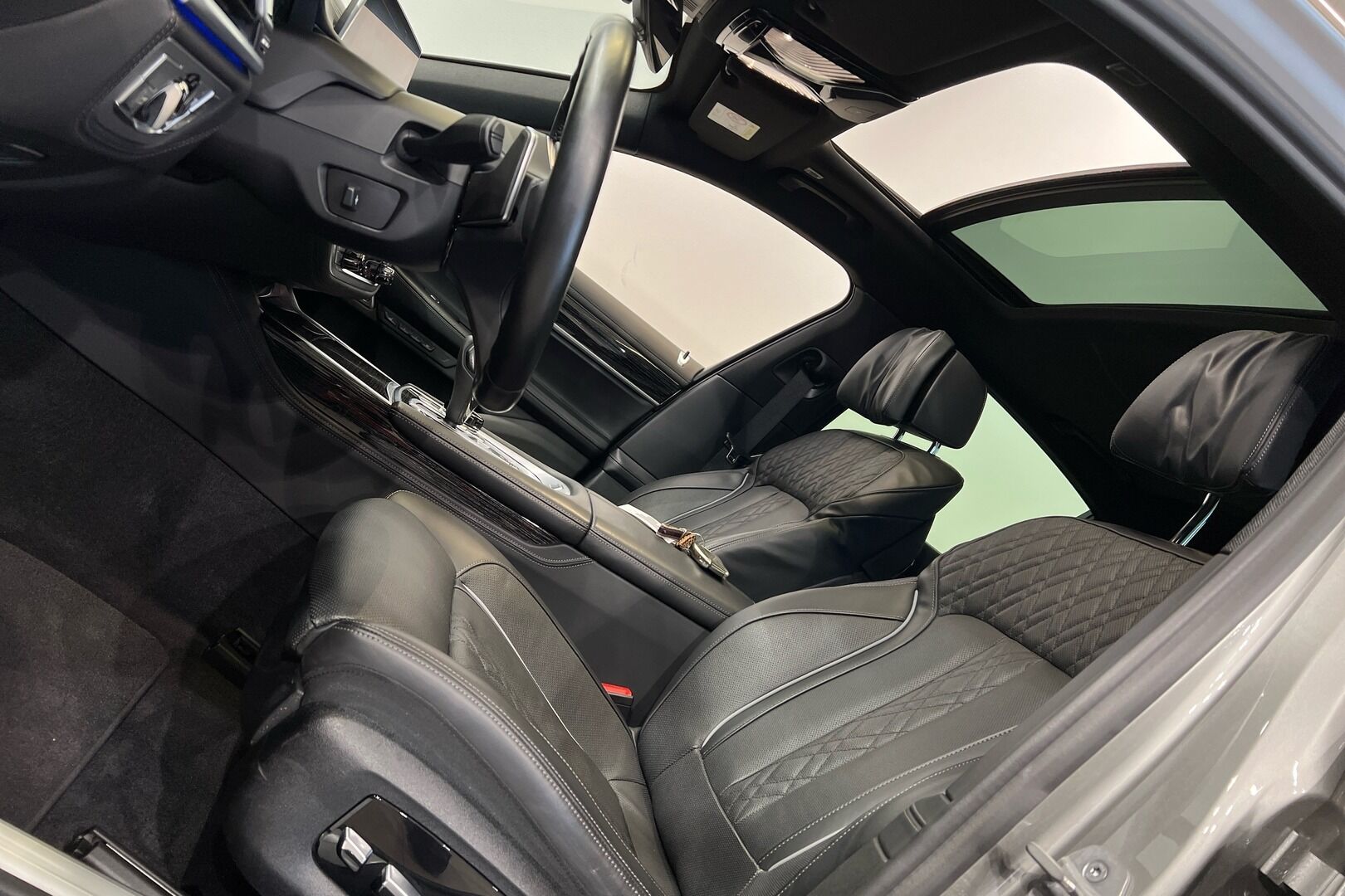BMW 7-SARJA iso kuva 24