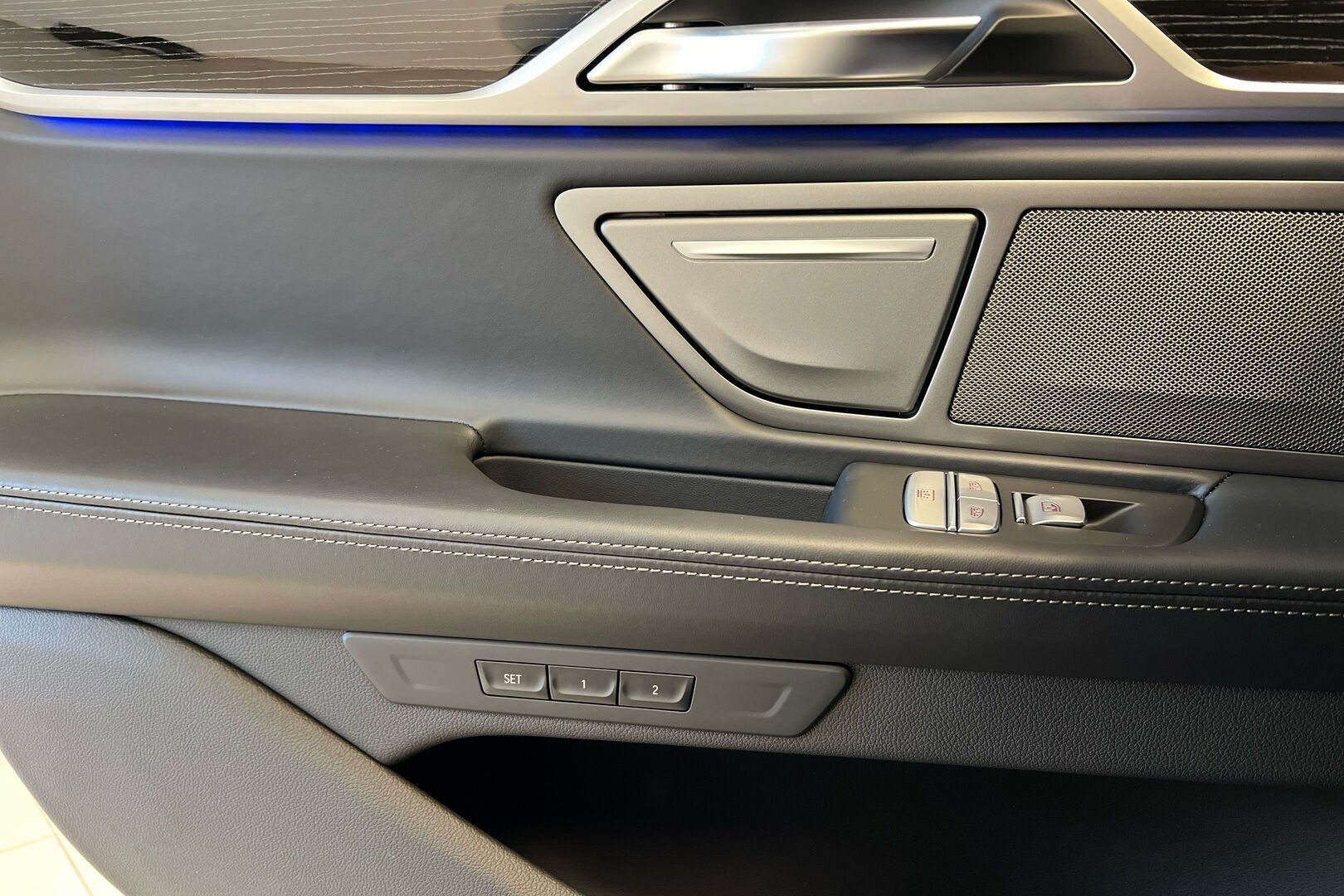 BMW 7-SARJA iso kuva 25