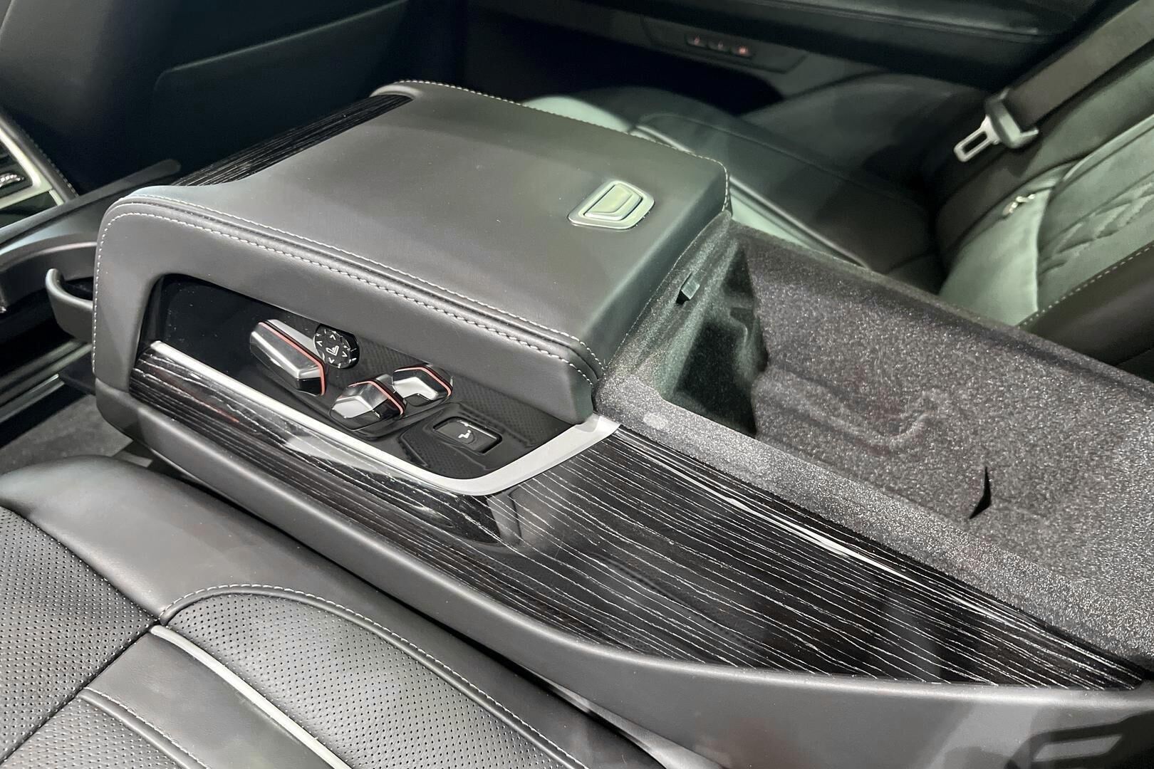 BMW 7-SARJA iso kuva 36