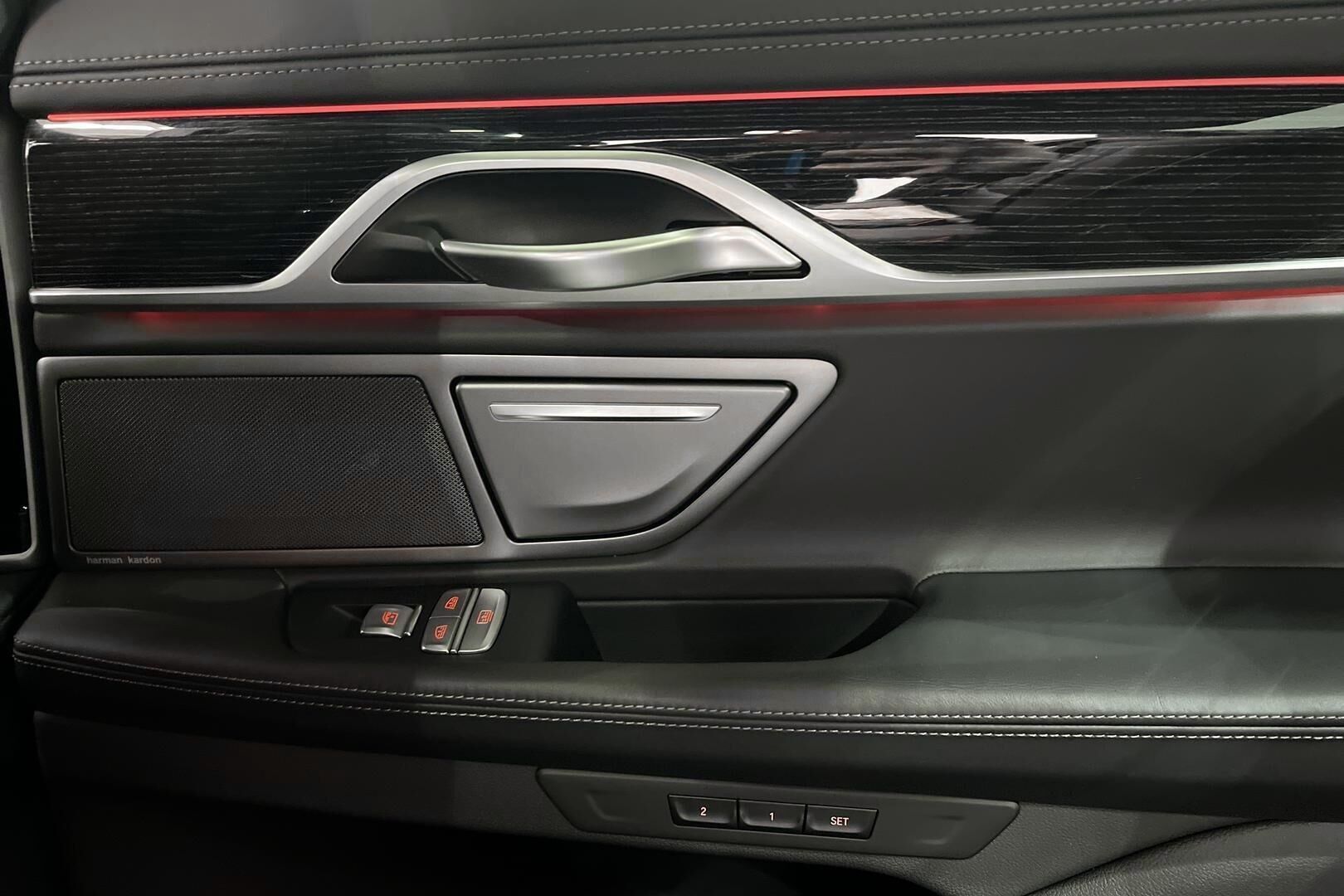 BMW 7-SARJA iso kuva 38