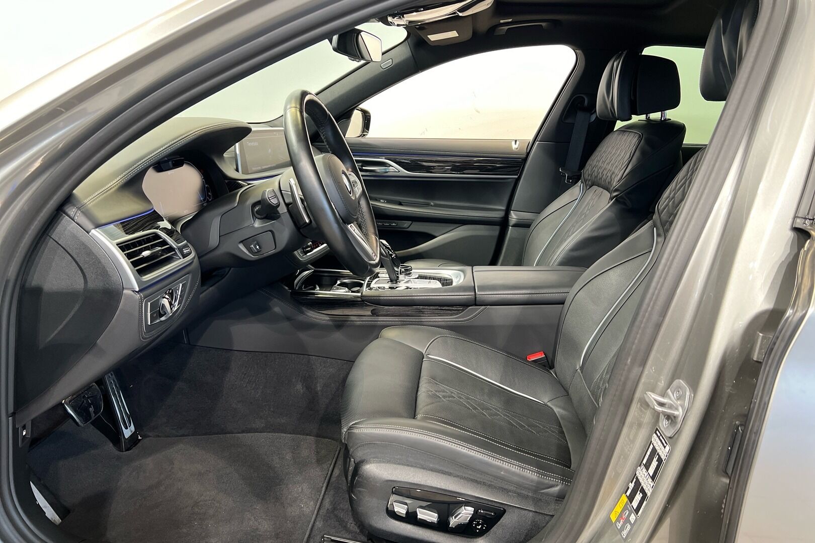 BMW 7-SARJA iso kuva 6