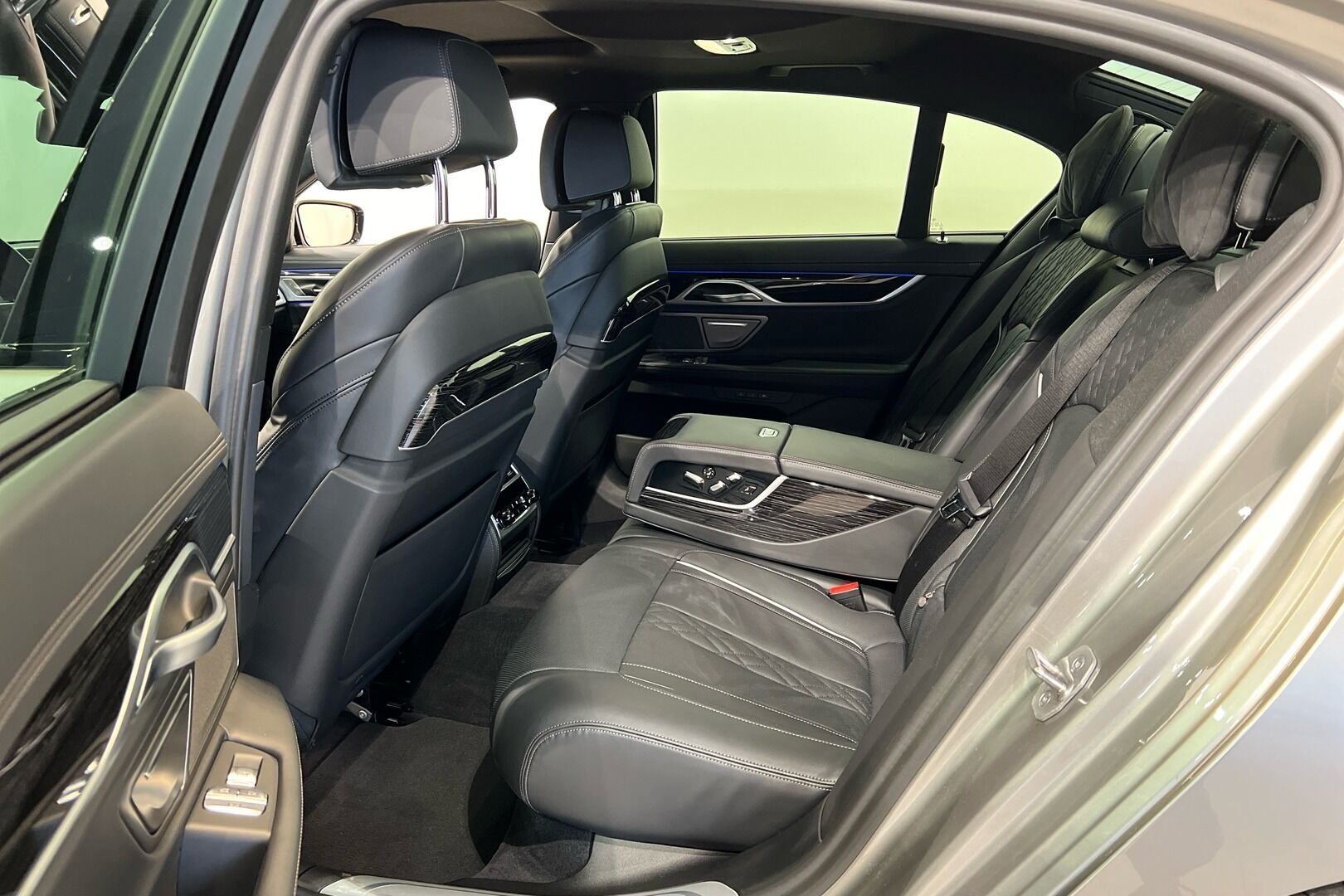 BMW 7-SARJA iso kuva 7