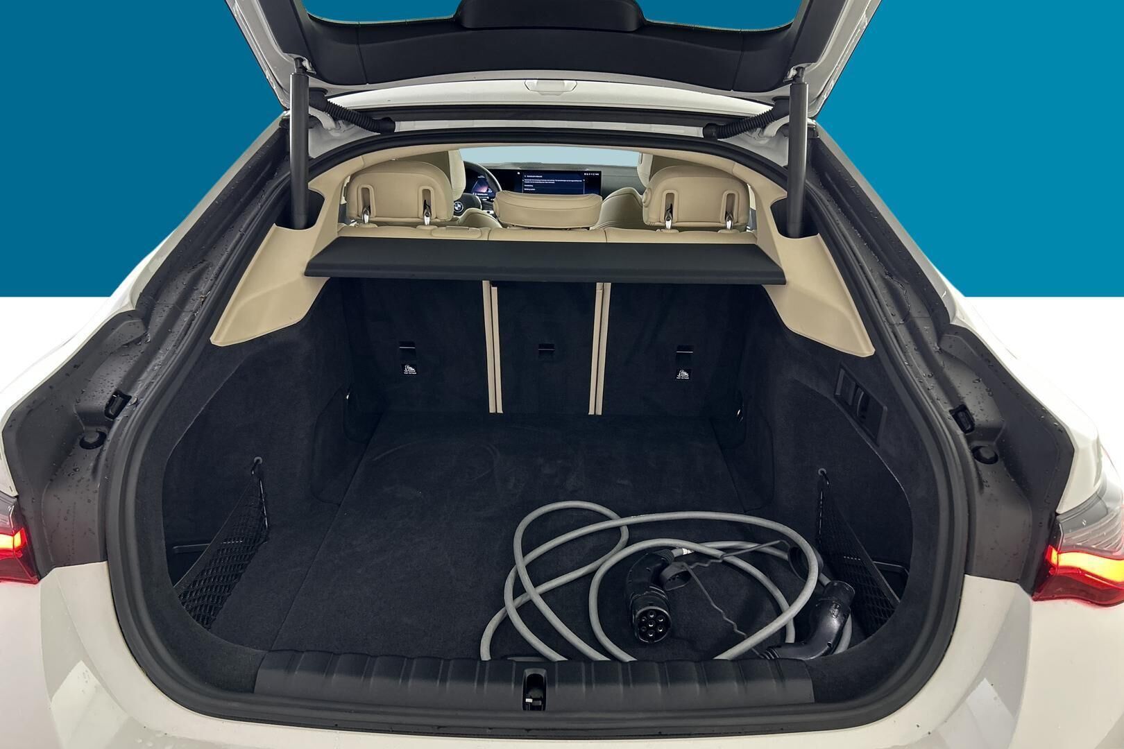 BMW i4 iso kuva 11