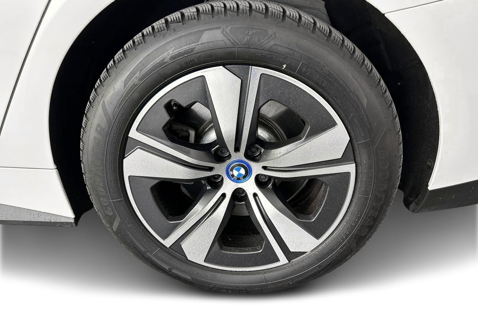BMW i4 iso kuva 12