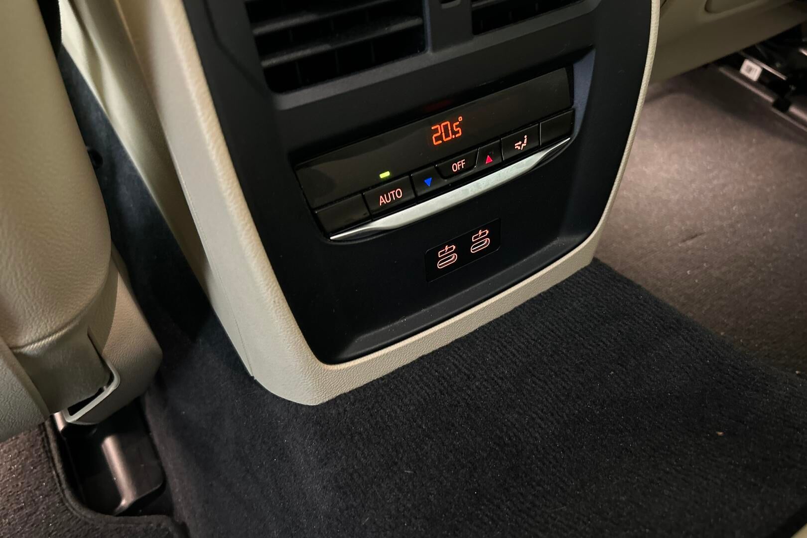 BMW i4 iso kuva 17