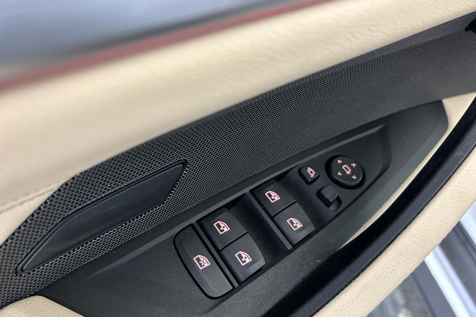 BMW i4 iso kuva 19