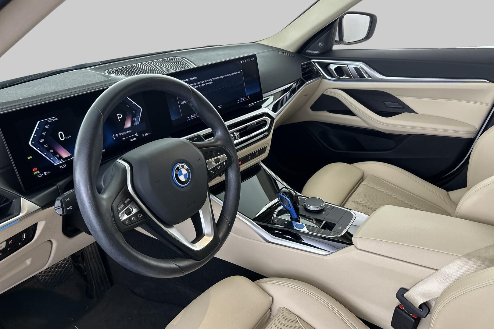 BMW i4 iso kuva 8