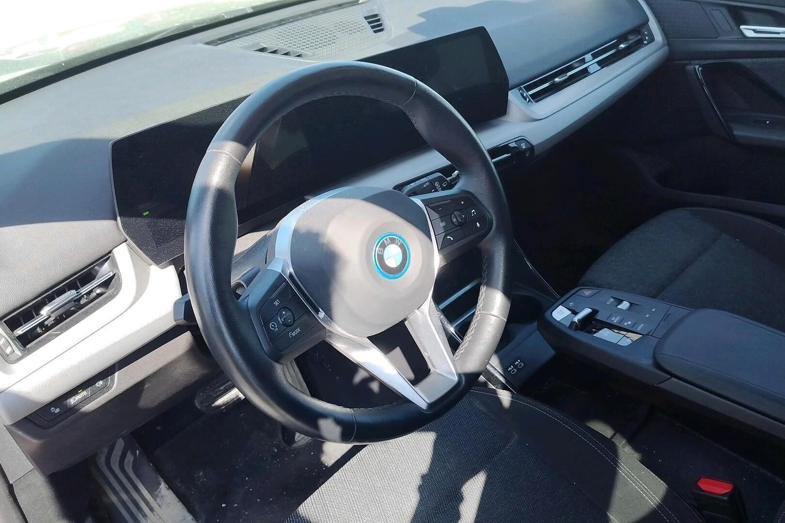 BMW IX1 iso kuva 1