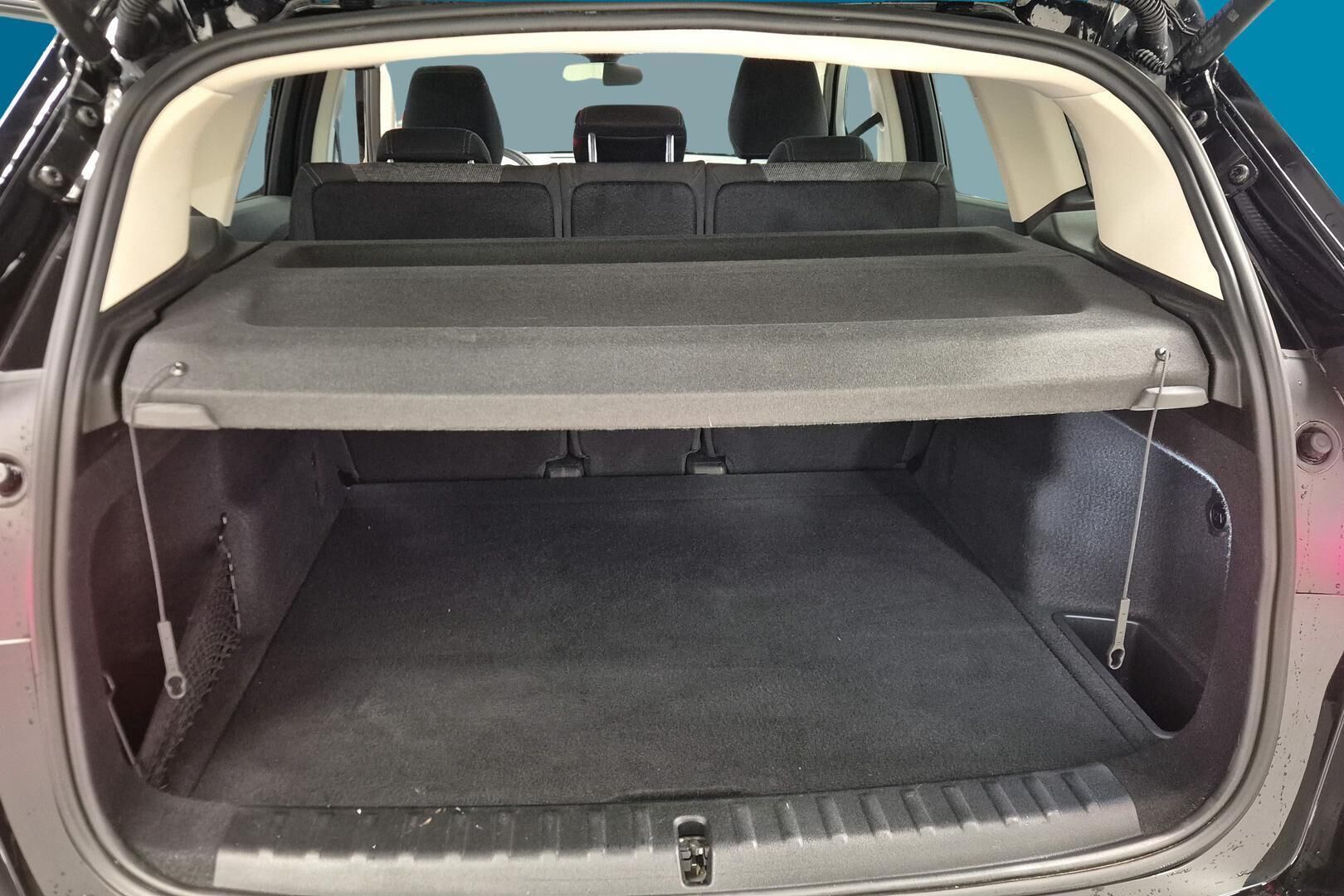 BMW IX1 iso kuva 9