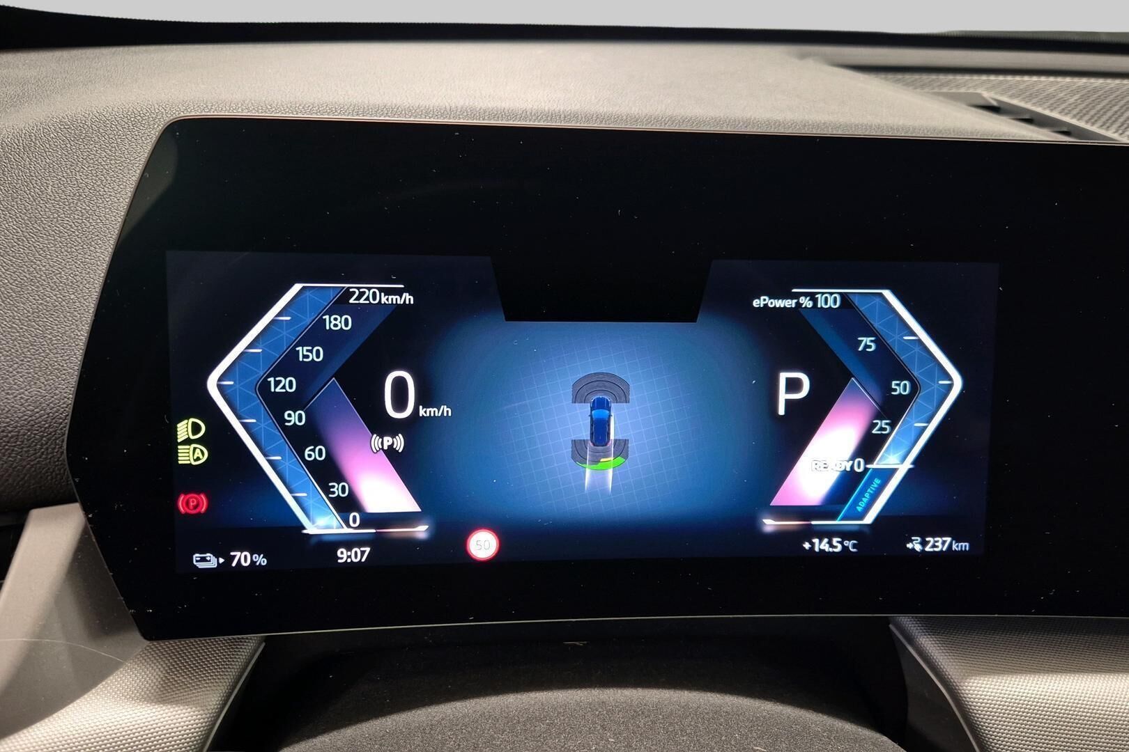 BMW IX1 iso kuva 10