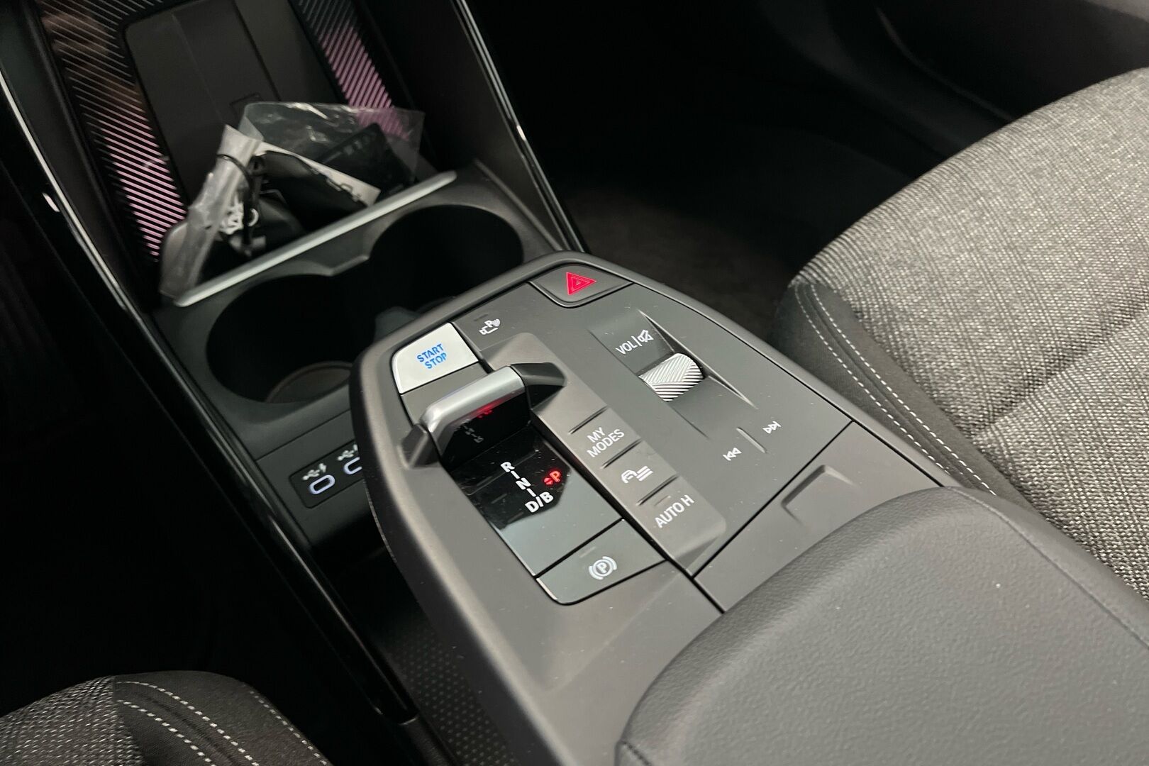 BMW IX1 iso kuva 16