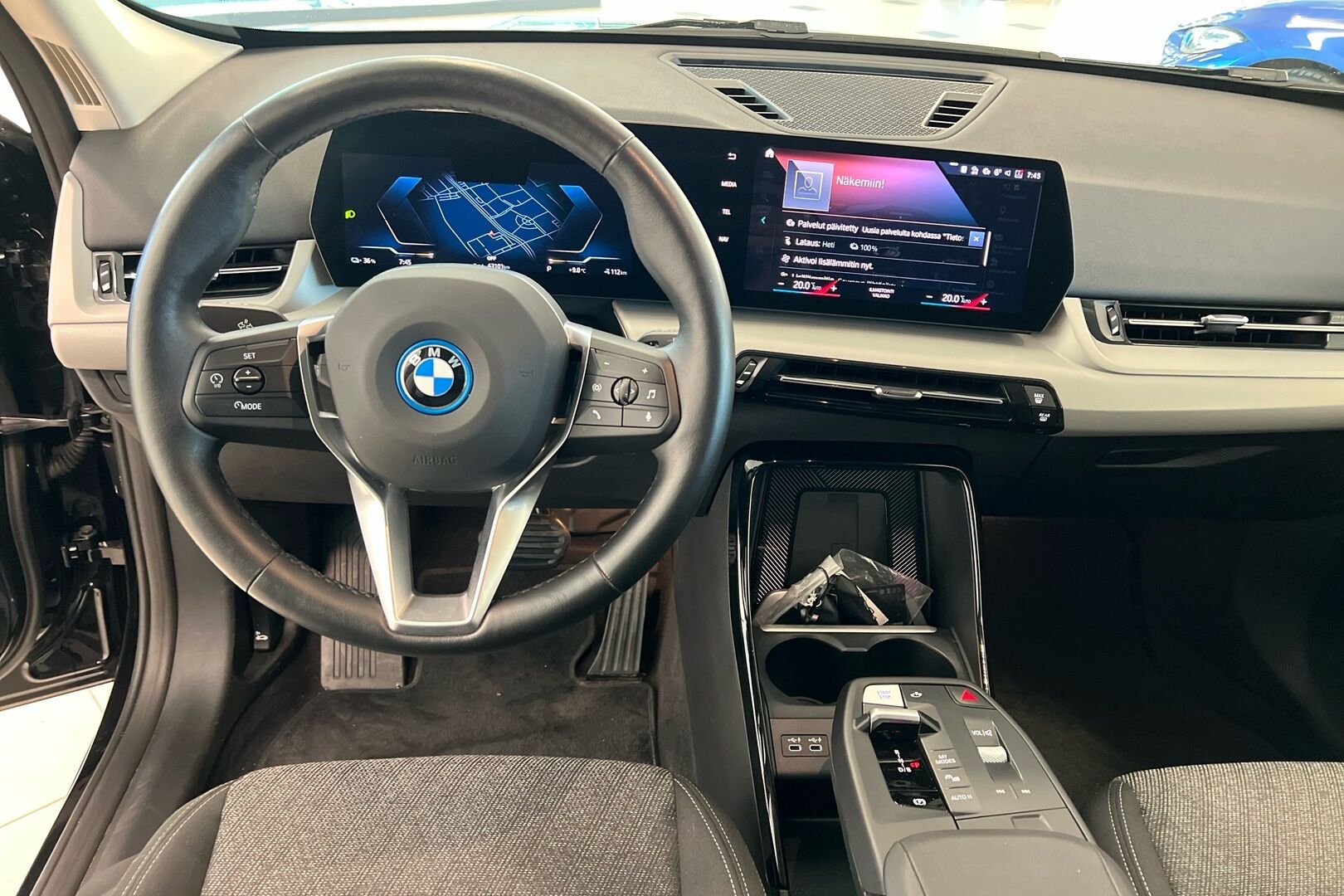 BMW IX1 iso kuva 17