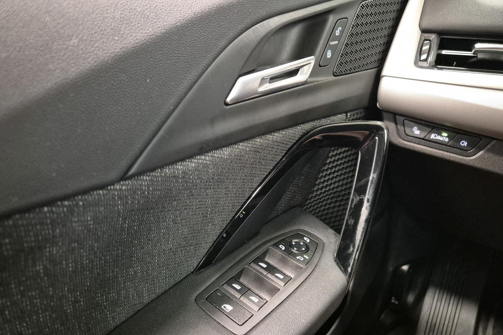 BMW IX1 iso kuva 15