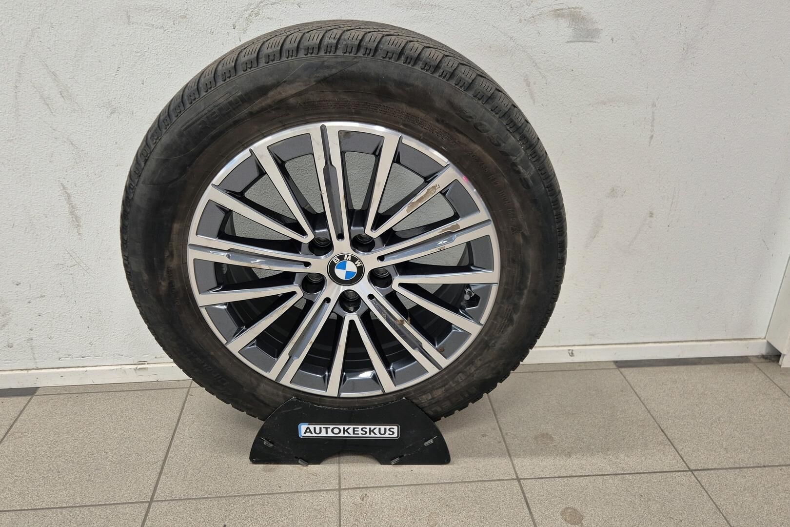 BMW IX1 iso kuva 18