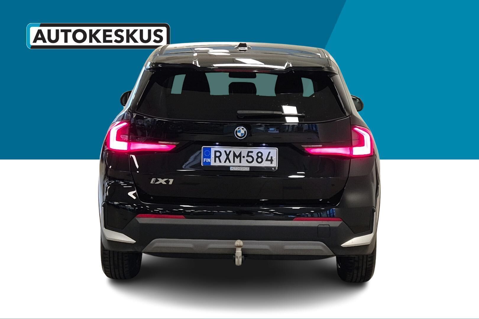 BMW IX1 iso kuva 4