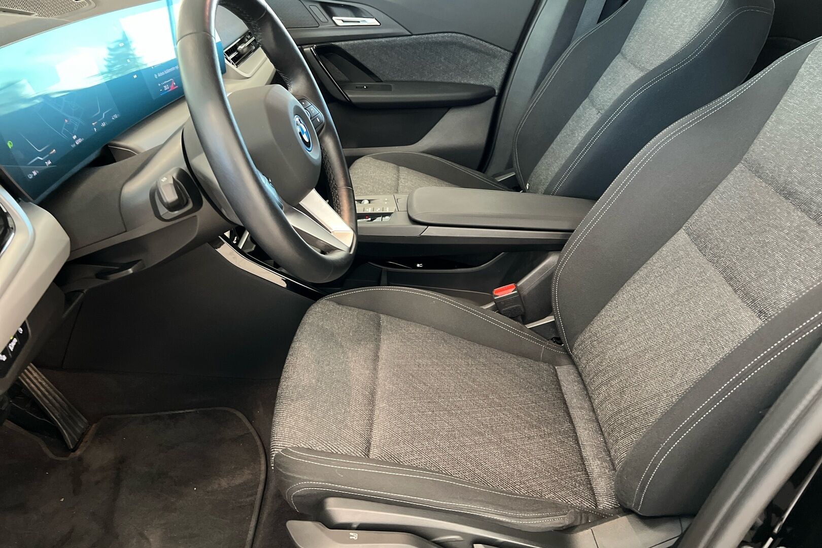 BMW IX1 iso kuva 3