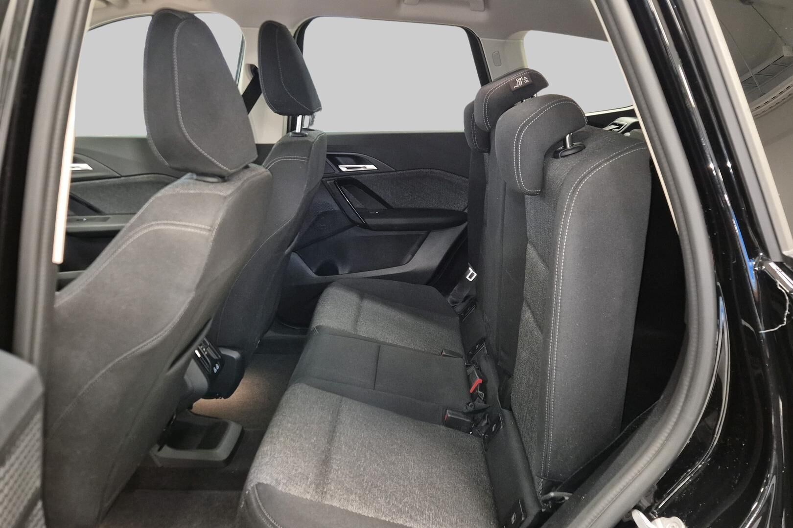 BMW IX1 iso kuva 7