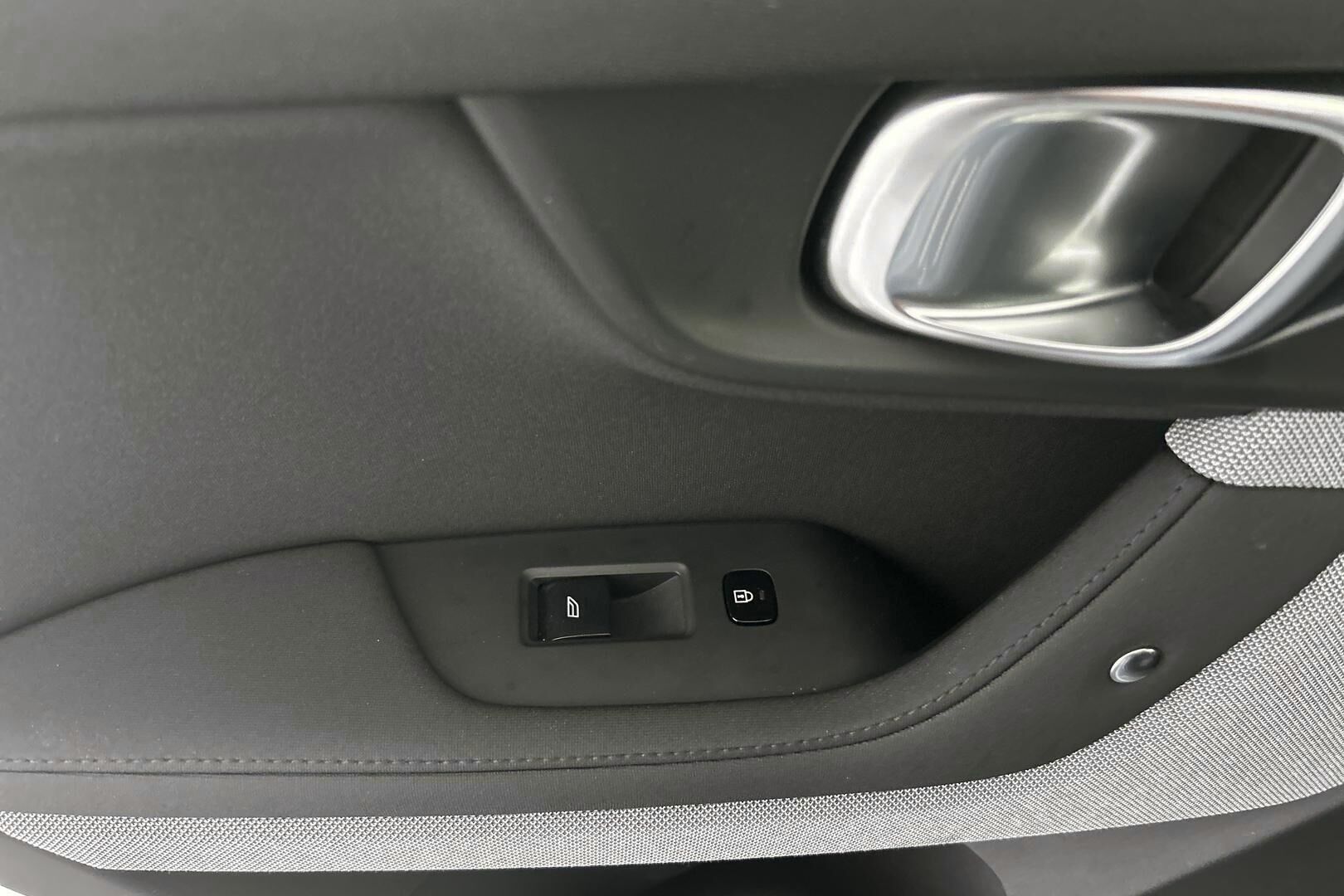 POLESTAR 2 iso kuva 13